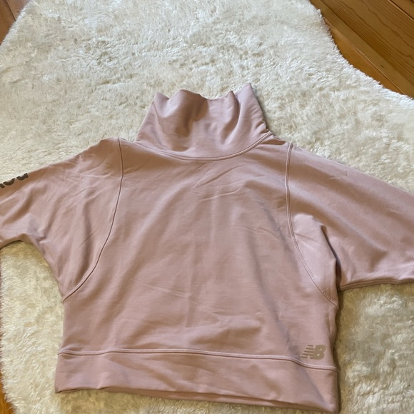 New balance size S light pink cropped light weight sweater. - Picture 1 of 12